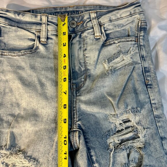 Light-Wash American Eagle Jeans Size 4 Inseam 25 inches straight - Picture 5 of 11